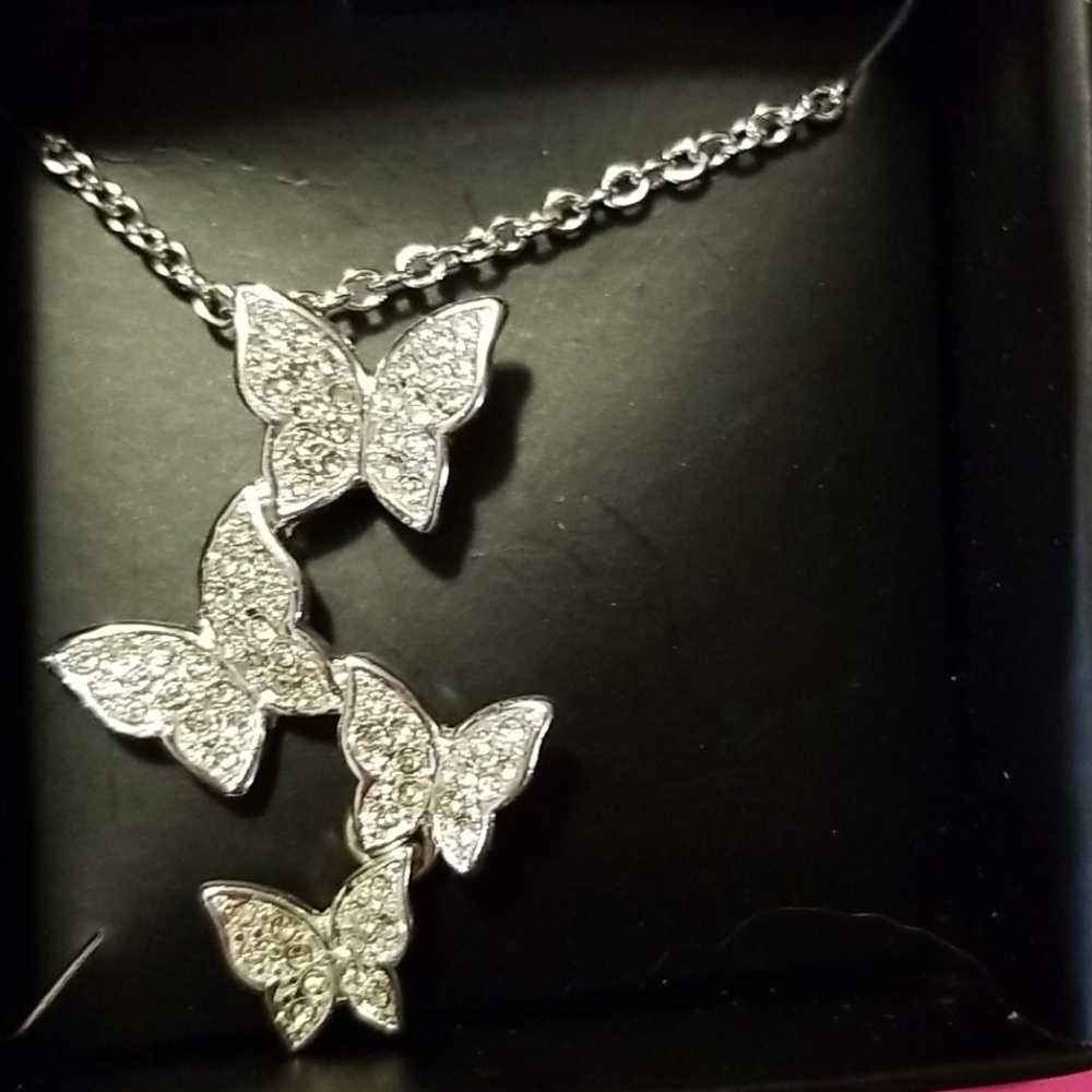 Sparkling butterflies necklace
